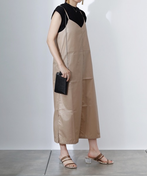 COLONY 2139（コロニートゥーワンスリーナイン）の「チンツ加工キャミワンピース（ワンピース・レディース・ブラック/ベージュ/ブルー・MEDIUM/LARGE）」の12枚目の写真