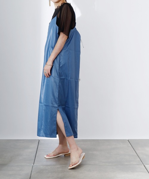 COLONY 2139（コロニートゥーワンスリーナイン）の「チンツ加工キャミワンピース（ワンピース・レディース・ブラック/ベージュ/ブルー・MEDIUM/LARGE）」の9枚目の写真