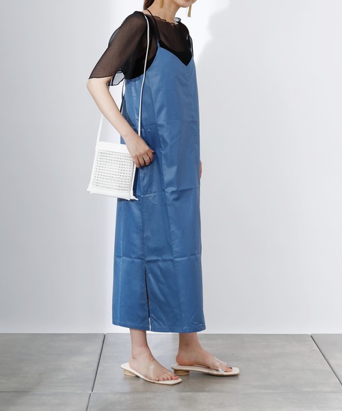 COLONY 2139（コロニートゥーワンスリーナイン）の「チンツ加工キャミワンピース（ワンピース・レディース・ブラック/ベージュ/ブルー・MEDIUM/LARGE）」の7枚目の写真