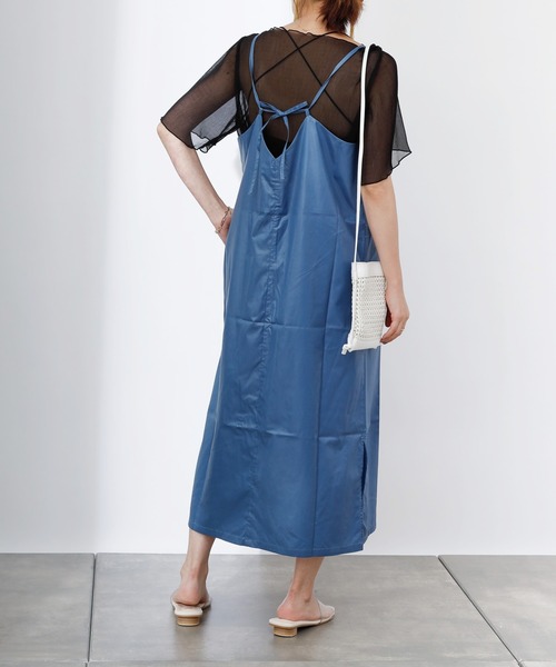 COLONY 2139（コロニートゥーワンスリーナイン）の「チンツ加工キャミワンピース（ワンピース・レディース・ブラック/ベージュ/ブルー・MEDIUM/LARGE）」の6枚目の写真