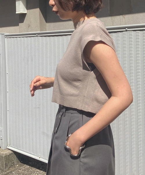 &g'aime(アンジェム)の「【&g'aime】ミラノリブニットショートベスト(ベスト・レディース・ライトグレー/ブラック/カーキ/グレイッシュベージュ・FREE)」の6枚目の写真