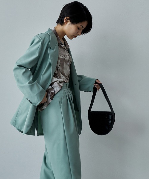 ECRIRE(エクリール)の「ロングジャケット+2タックロングパンツ セットアップ(テーラードジャケット・レディース・ブラック/グレー/ライトグリーン/サンドグレー/ダークグリーン/ブラウン・フリー)」の8枚目の写真