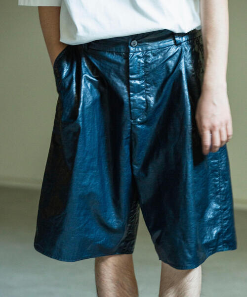 TOMORROWLAND （トゥモローランド）の「リネンキャンバスコーティング 1プリーツスーパーワイドショートパンツ（その他パンツ・メンズ・ライトグレー/ブラウン/グレー/バイオレット・S/M）」の3枚目の写真