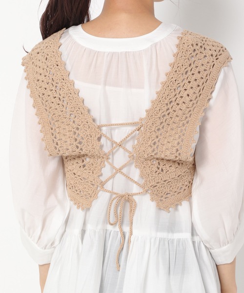 mysty woman(ミスティウーマン)の「かぎ針ビスチェ 945019(ベスト・レディース・オフホワイト/ライトベージュ/ブラック・FREE)」の5枚目の写真