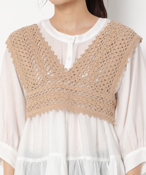 mysty woman(ミスティウーマン)の「かぎ針ビスチェ 945019(ベスト・レディース・オフホワイト/ライトベージュ/ブラック・FREE)」の16枚目の写真