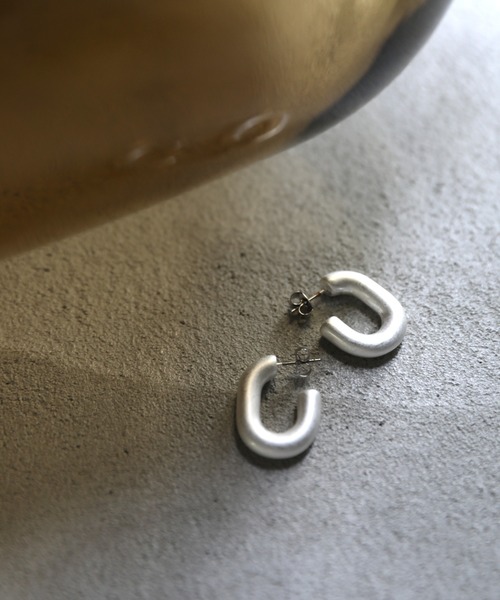 select MOCA（セレクトモカ）の「ハーフカットフープピアス（ピアス（両耳用）・レディース・シルバー/ゴールド・FREE）」の10枚目の写真