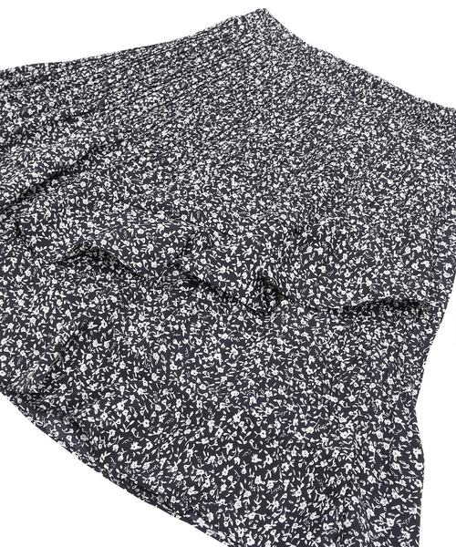 Figments（フィグメンツ）の「ヴィンテージ花柄フリルミニスカート（スカート・レディース・ブラック/ブルー・FREE）」の3枚目の写真