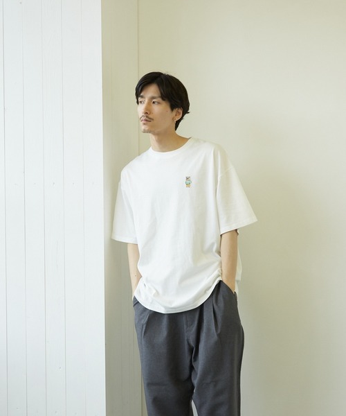 VIBGYOR(ヴィブジョー)の「【VIBGYOR BY AS】フロント刺繍バックプリントTEE(RE)(Tシャツ/カットソー・メンズ・ホワイト/ブルー/ブラック系その他・MEDIUM/LARGE)」の1枚目の写真