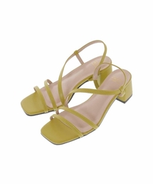 ストラップサンダル