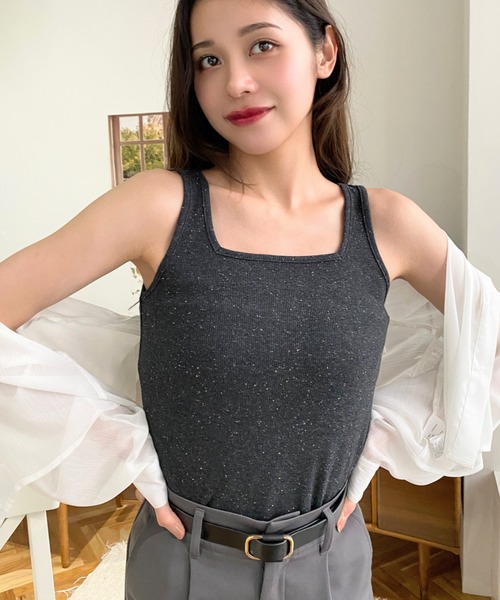 moment+（モーメントプラス）の「【累計販売枚数4万枚突破！】T/Cカットテレコリブ＆カラーネップテレコリブ 前後2WAYスクエアネックタンクトップ（タンクトップ・レディース・ブラック/ベージュ/オフホワイト/ライトグリーン/モカ/杢グレー/グリーン/レッド/オレンジ/ターコイズブルー/ブルー/イエロー×グリーン/クリアグリーン/ナチュラル/ホワイト系その他/ベージュ系その他/オートミール/スミクロ/アイボリー/チャコールグレー・M/L）」の5枚目の写真