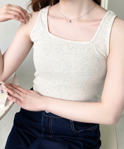 moment+（モーメントプラス）の「【累計販売枚数4万枚突破！】T/Cカットテレコリブ＆カラーネップテレコリブ 前後2WAYスクエアネックタンクトップ（タンクトップ・レディース・ブラック/ベージュ/オフホワイト/ライトグリーン/モカ/杢グレー/グリーン/レッド/オレンジ/ターコイズブルー/ブルー/イエロー×グリーン/クリアグリーン/ナチュラル/ホワイト系その他/ベージュ系その他/オートミール/スミクロ/アイボリー/チャコールグレー・M/L）」の22枚目の写真