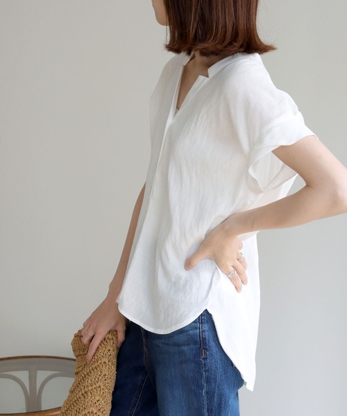 HER CLOSET(ハークローゼット)の「【HERCLOSET】袖タックVネックルーズシャツブラウス(シャツ/ブラウス・レディース・オフホワイト/ブラック/モカ/グリーン・M)」の3枚目の写真