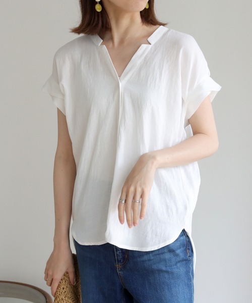 HER CLOSET(ハークローゼット)の「【HERCLOSET】袖タックVネックルーズシャツブラウス(シャツ/ブラウス・レディース・オフホワイト/ブラック/モカ/グリーン・M)」の5枚目の写真