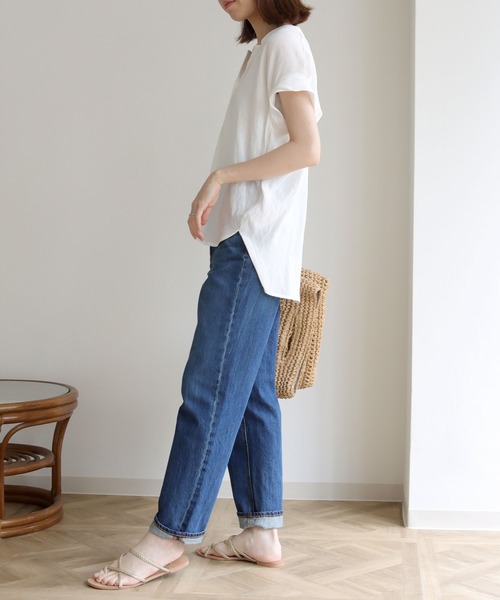 HER CLOSET(ハークローゼット)の「【HERCLOSET】袖タックVネックルーズシャツブラウス(シャツ/ブラウス・レディース・オフホワイト/ブラック/モカ/グリーン・M)」の7枚目の写真