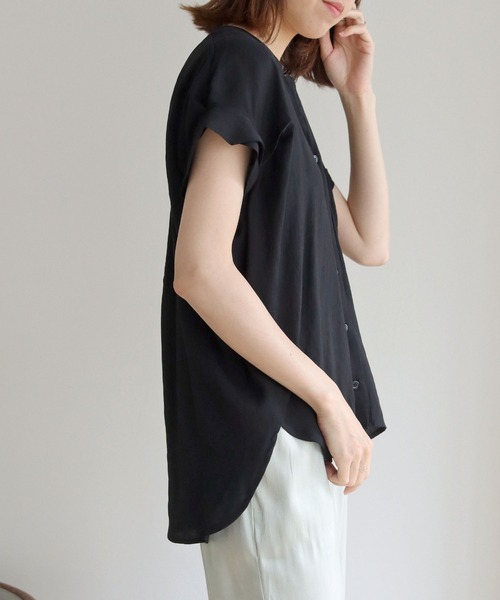 HER CLOSET(ハークローゼット)の「【HERCLOSET】袖タックVネックルーズシャツブラウス(シャツ/ブラウス・レディース・オフホワイト/ブラック/モカ/グリーン・M)」の8枚目の写真