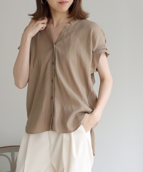 HER CLOSET(ハークローゼット)の「【HERCLOSET】袖タックVネックルーズシャツブラウス(シャツ/ブラウス・レディース・オフホワイト/ブラック/モカ/グリーン・M)」の11枚目の写真
