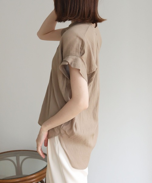 HER CLOSET(ハークローゼット)の「【HERCLOSET】袖タックVネックルーズシャツブラウス(シャツ/ブラウス・レディース・オフホワイト/ブラック/モカ/グリーン・M)」の12枚目の写真