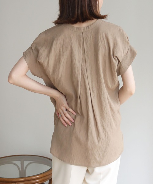HER CLOSET(ハークローゼット)の「【HERCLOSET】袖タックVネックルーズシャツブラウス(シャツ/ブラウス・レディース・オフホワイト/ブラック/モカ/グリーン・M)」の13枚目の写真
