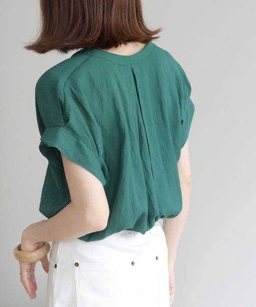 HER CLOSET(ハークローゼット)の「【HERCLOSET】袖タックVネックルーズシャツブラウス(シャツ/ブラウス・レディース・オフホワイト/ブラック/モカ/グリーン・M)」の16枚目の写真