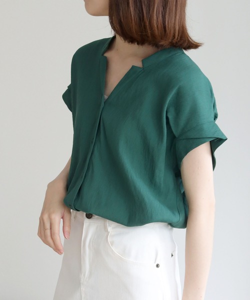 HER CLOSET(ハークローゼット)の「【HERCLOSET】袖タックVネックルーズシャツブラウス(シャツ/ブラウス・レディース・オフホワイト/ブラック/モカ/グリーン・M)」の15枚目の写真