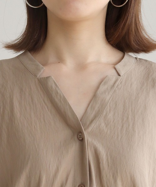 HER CLOSET(ハークローゼット)の「【HERCLOSET】袖タックVネックルーズシャツブラウス(シャツ/ブラウス・レディース・オフホワイト/ブラック/モカ/グリーン・M)」の18枚目の写真