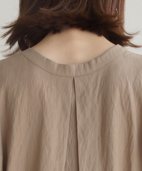 HER CLOSET(ハークローゼット)の「【HERCLOSET】袖タックVネックルーズシャツブラウス(シャツ/ブラウス・レディース・オフホワイト/ブラック/モカ/グリーン・M)」の19枚目の写真
