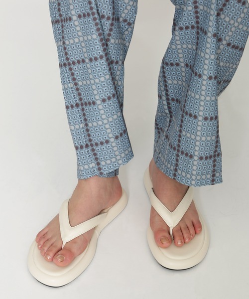 HALEY PESCA（ヘーリーペスカ）の「HALEY PESCA/ラウンドトゥ 厚底トングサンダル（サンダル・レディース・ブラウン/ブラック/ホワイト/アイボリー・36/38/37/39）」の18枚目の写真