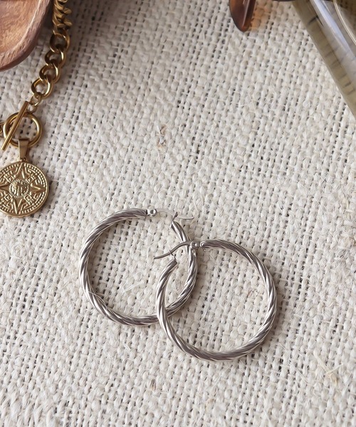 MIXTO（ミスト）の「ステンレス フープピアス（ピアス（両耳用）・レディース・ゴールド/シルバー・ONE SIZE）」の2枚目の写真