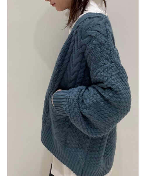 SHOO・LA・RUE(シューラルー)の「◆ざっくりカノコケーブルカーディガン(カーディガン/ボレロ・レディース・ライトブルー/ダークグリーン/アイボリー/サンドベージュ/マスタード/グレー系その他/ライトパープル/ダークブラウン系3/レモンイエロー/ライトグリーン/ライトグレー/ブラック・00)」の16枚目の写真