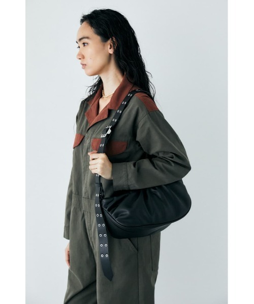 MOUSSY（マウジー）の「ROUND BODY バッグ（ボディバッグ/ウエストポーチ・レディース・ブラック/ライトカーキ・FREE）」の22枚目の写真