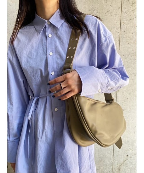 MOUSSY（マウジー）の「ROUND BODY バッグ（ボディバッグ/ウエストポーチ・レディース・ブラック/ライトカーキ・FREE）」の10枚目の写真