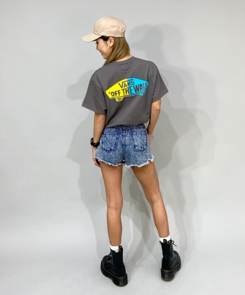 VANS（バンズ）の「【ムラサキスポーツ別注】VANS/バンズ   ビッグシルエット/オーバーサイズ/ ネオンカラーロゴTシャツ   122H3010723（Tシャツ/カットソー・レディース・ベージュ/ブラック/チャコールグレー・S/M）」の15枚目の写真