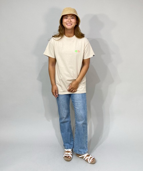 VANS（バンズ）の「【ムラサキスポーツ別注】VANS/バンズ   ビッグシルエット/オーバーサイズ/ ネオンカラーロゴTシャツ   122H3010723（Tシャツ/カットソー・レディース・ベージュ/ブラック/チャコールグレー・S/M）」の17枚目の写真
