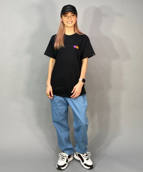 VANS（バンズ）の「【ムラサキスポーツ別注】VANS/バンズ   ビッグシルエット/オーバーサイズ/ ネオンカラーロゴTシャツ   122H3010723（Tシャツ/カットソー・レディース・ベージュ/ブラック/チャコールグレー・S/M）」の21枚目の写真