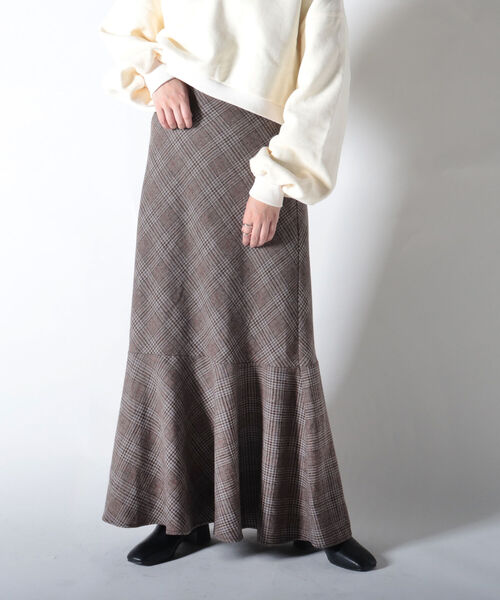 fredy emue(フレディエミュ)の「バイアスマーメイドスカート(スカート・レディース・ブラウン/ベージュ系その他/ブラック系その他・36/38)」の5枚目の写真