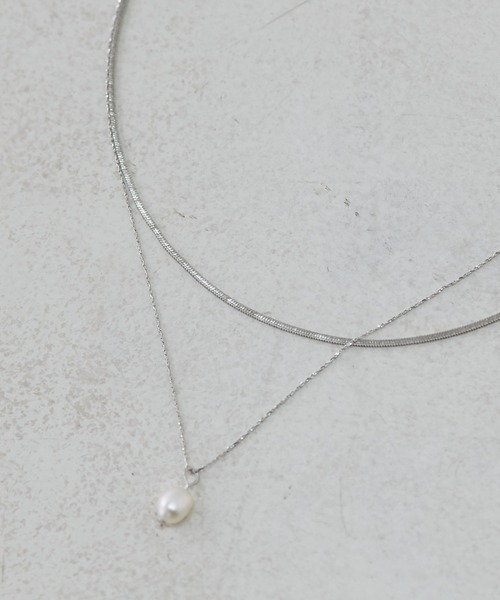 GOLDY（ゴールディ）の「【GOLDY】パールチャーム×スネーク2連ネックレス（ネックレス・レディース・シルバー/ゴールド・FREE）」の6枚目の写真