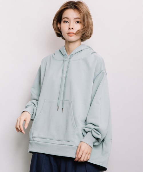 refinedworks（リファインドワークス）の「後ろバルーンパーカー（パーカー・レディース・グリーン/ネイビー/オフホワイト・FREE）」の3枚目の写真