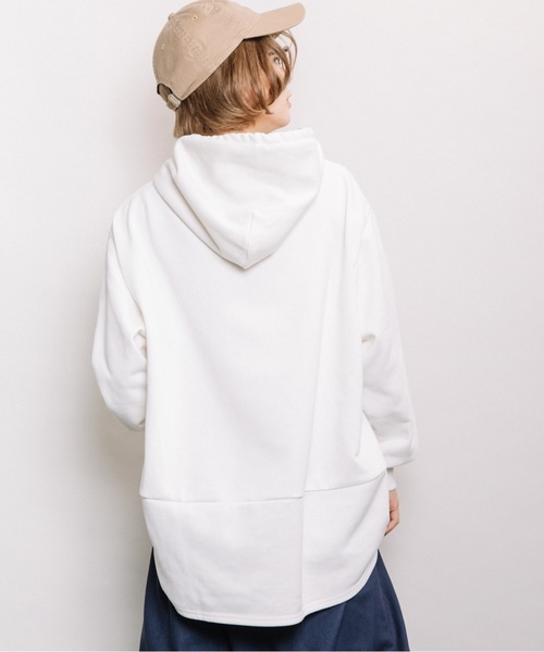 refinedworks（リファインドワークス）の「後ろバルーンパーカー（パーカー・レディース・グリーン/ネイビー/オフホワイト・FREE）」の4枚目の写真