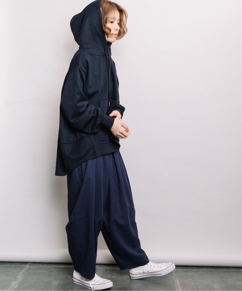 refinedworks（リファインドワークス）の「後ろバルーンパーカー（パーカー・レディース・グリーン/ネイビー/オフホワイト・FREE）」の14枚目の写真