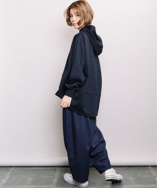 refinedworks（リファインドワークス）の「後ろバルーンパーカー（パーカー・レディース・グリーン/ネイビー/オフホワイト・FREE）」の8枚目の写真