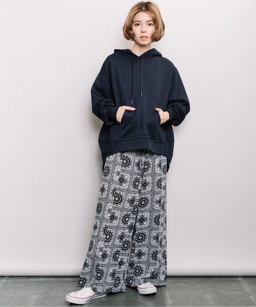 refinedworks（リファインドワークス）の「後ろバルーンパーカー（パーカー・レディース・グリーン/ネイビー/オフホワイト・FREE）」の15枚目の写真