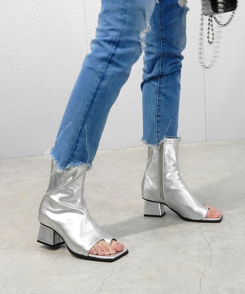 alala（アララ）の「フェイクレザーブーサン（ブーツ・レディース・ブラック/アイボリー/シルバー・LL/S/M/L）」の8枚目の写真