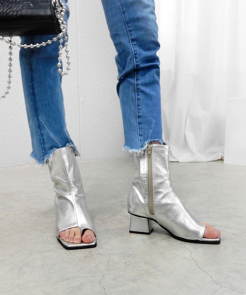 alala（アララ）の「フェイクレザーブーサン（ブーツ・レディース・ブラック/アイボリー/シルバー・LL/S/M/L）」の9枚目の写真