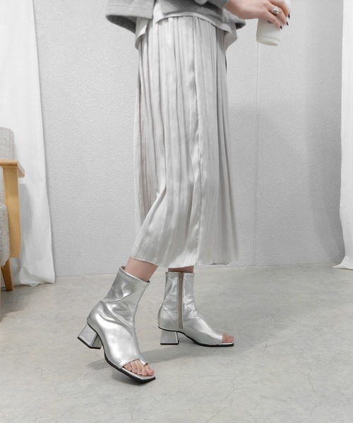 alala（アララ）の「フェイクレザーブーサン（ブーツ・レディース・ブラック/アイボリー/シルバー・LL/S/M/L）」の12枚目の写真