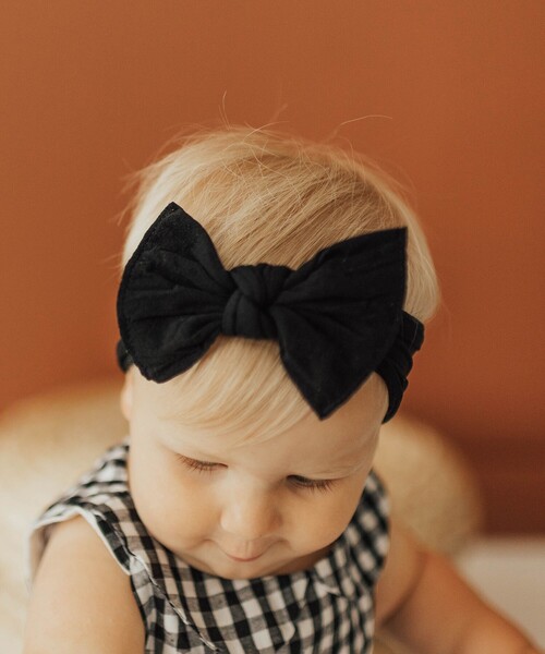 こども ビームス（コドモビームス）の「baby bling / Classic Knot ベビーヘアバンド（ヘアバンド・キッズ・ホワイト/ブラック/ピンク/ケリー/ブラウン系その他2/レッド系その他2/レッド系その他3/レッド系その他4/ネイビー・ONE SIZE）」の3枚目の写真