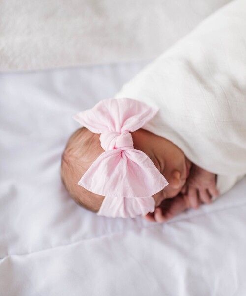 こども ビームス（コドモビームス）の「baby bling / Classic Knot ベビーヘアバンド（ヘアバンド・キッズ・ホワイト/ブラック/ピンク/ケリー/ブラウン系その他2/レッド系その他2/レッド系その他3/レッド系その他4/ネイビー・ONE SIZE）」の10枚目の写真