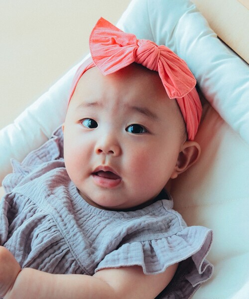 こども ビームス（コドモビームス）の「baby bling / Classic Knot ベビーヘアバンド（ヘアバンド・キッズ・ホワイト/ブラック/ピンク/ケリー/ブラウン系その他2/レッド系その他2/レッド系その他3/レッド系その他4/ネイビー・ONE SIZE）」の13枚目の写真