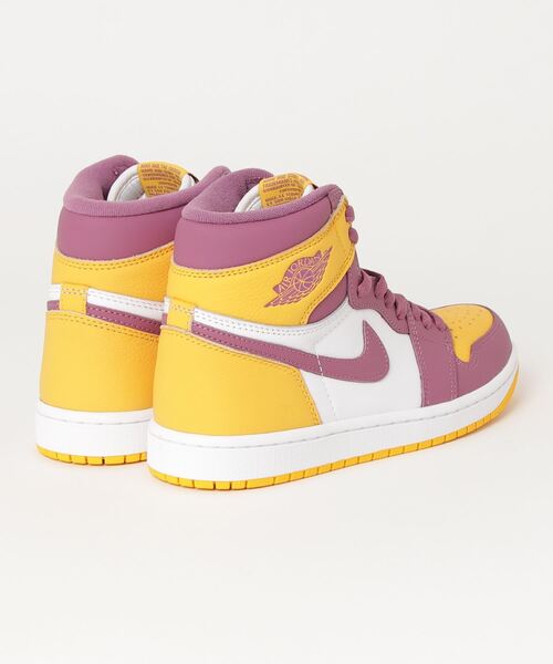 JORDAN BRAND(ジョーダンブランド)の「AIR JORDAN 1 RETRO HIGH OG 555088-706(スニーカー・メンズ・イエロー系その他・27.0cm/25.5cm/26.5cm/27.5cm/25.0cm/26.0cm/28.5cm/29.0cm/28.0cm)」の4枚目の写真