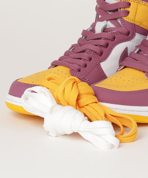 JORDAN BRAND(ジョーダンブランド)の「AIR JORDAN 1 RETRO HIGH OG 555088-706(スニーカー・メンズ・イエロー系その他・27.0cm/25.5cm/26.5cm/27.5cm/25.0cm/26.0cm/28.5cm/29.0cm/28.0cm)」の2枚目の写真