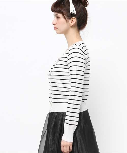 merry jenny(メリージェニー)の「H/G ビスコースクルーカーデ(カーディガン/ボレロ・レディース・ピンク/オフホワイト/ホワイト×レッド/ブラック/ブラック×ホワイト/グレー/ネイビー/ラベンダー・FREE)」の10枚目の写真